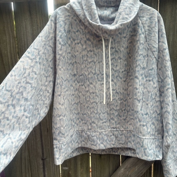 Old Navy Active Cropped Microfleece Aminal Print Funnel Neck Pullover Sweatshirt - Picture 5 of 10